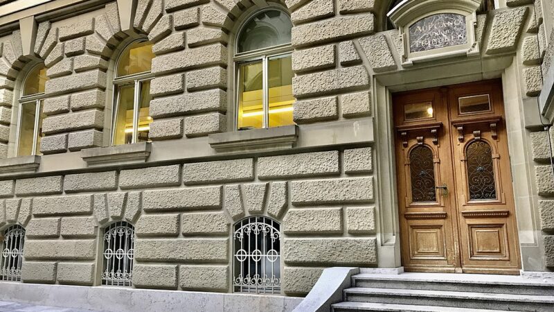 Seiteneingang des Bundeshauses in Bern